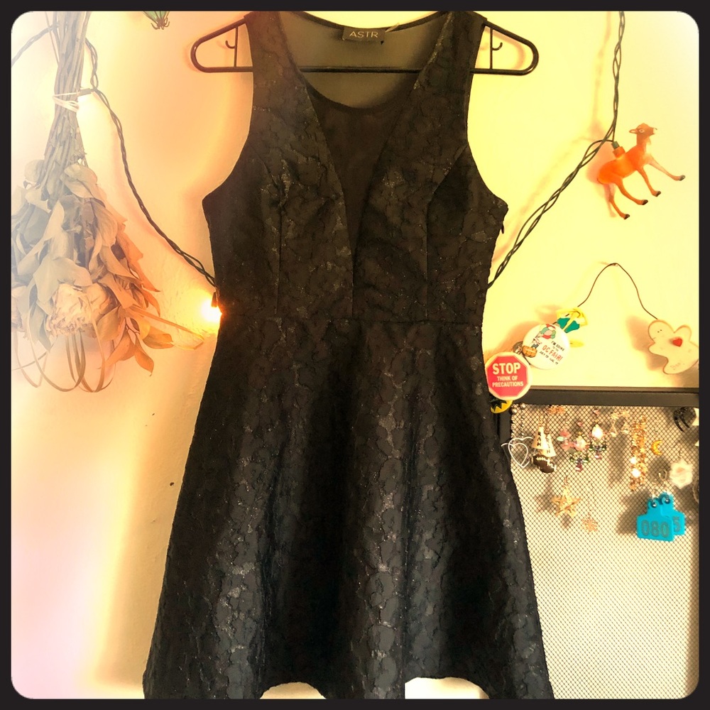 (SOLD)Deep V Fit & Flare Lowkey Patterned LBD